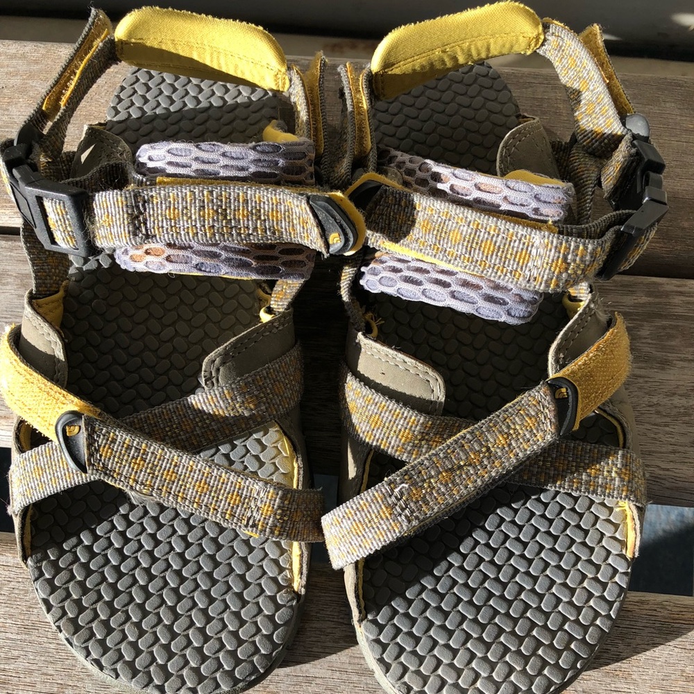 North face outdoor sandals Big Kid size 5